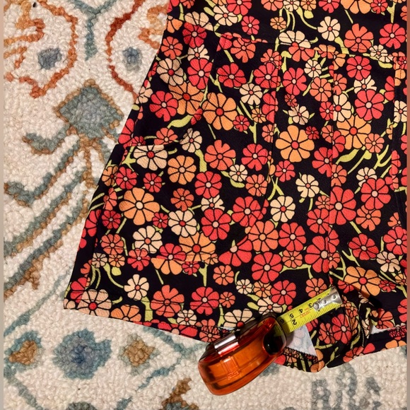 SHEIN small women’s shorts overalls 70s orange and black floral pattern EUC - Picture 3 of 8